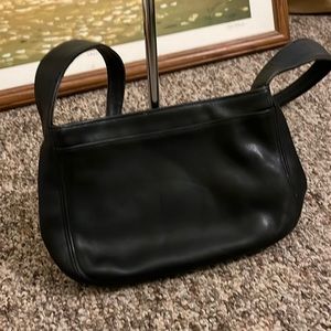 Vintage coach leather crossbody bag. 100%genuine leather. 10x8x3”